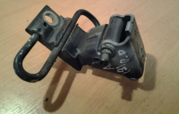 Audi A6 S6 C6 4F Front door lower hinge 8E0831412B
