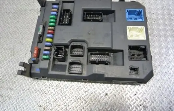 Peugeot 207 Comfort/convenience module 9664983480