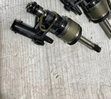 Audi A3 8Y Fuel injector 05c906036