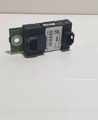 Mercedes-Benz S W221 Aerial antenna amplifier A2218201889 12415000 06T324