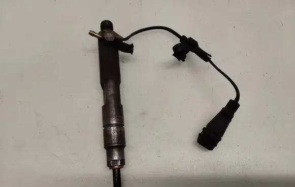 Audi A4 S4 B5 8D Fuel injector 028130201S