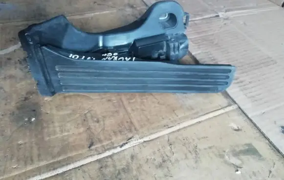 Volkswagen Touran I Accelerator throttle pedal 1T1721503H 6PV00868900