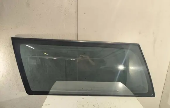 Chevrolet Suburban Rear side window 1245l1