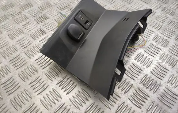 Nissan X-Trail T32 USB socket connector 795405004