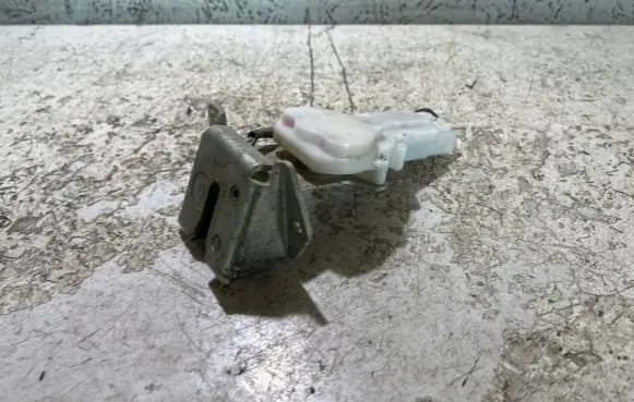 Suzuki Swift II Tailgate/trunk/boot lock/catch/latch