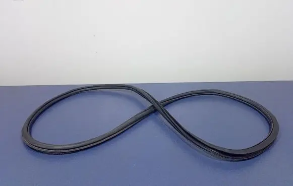Volkswagen Cross Polo Front door rubber seal 