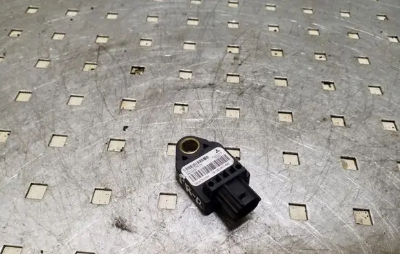 Mitsubishi Outlander Airbag deployment crash/impact sensor 8651A002