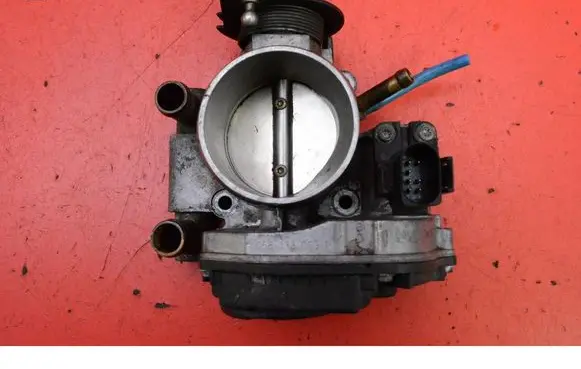 Audi A4 S4 B5 8D Throttle body valve 058133063H