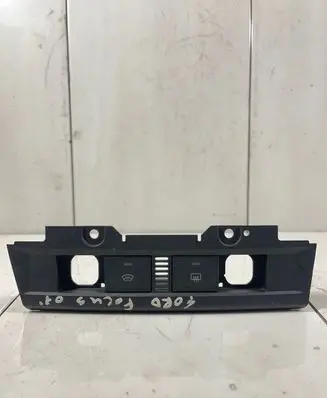 Ford Focus Windscreen/window heater switch 4M5113D734D