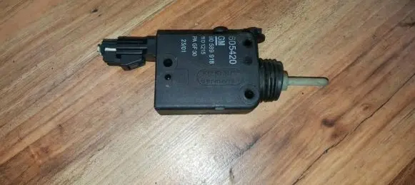 Opel Zafira A Central locking motor 90589918 1101215