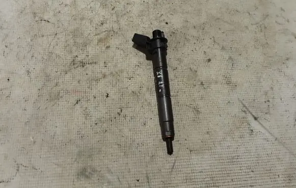 BMW X3 G01 Fuel injector 8571565