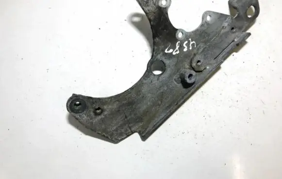 Volvo 850 Engine mounting bracket