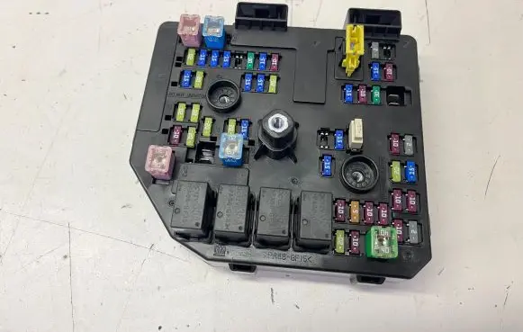 Chevrolet Captiva Fuse module 95202005
