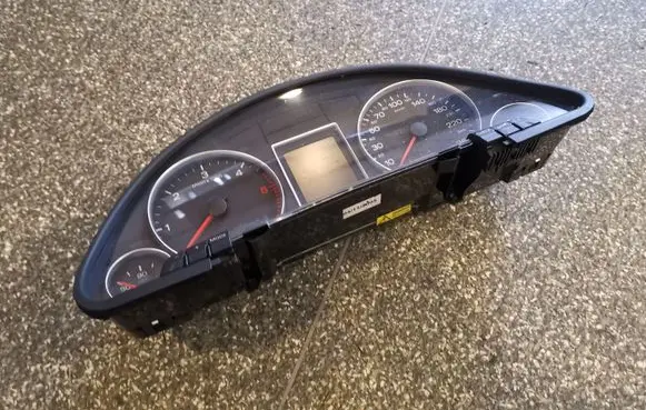 Audi A4 S4 B7 8E 8H Speedometer (instrument cluster)