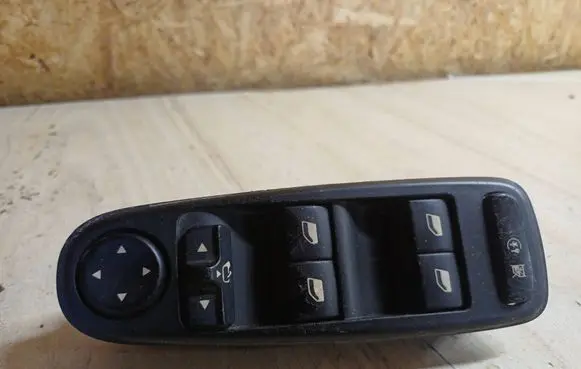 Citroen C4 I Picasso Electric window control switch 96639383ZD 001180058 0011800588