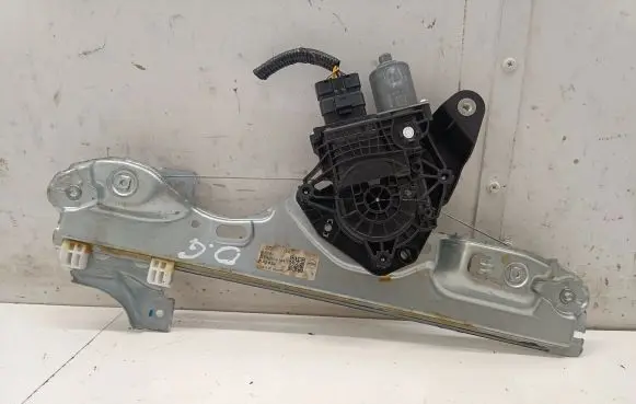 Nissan Qashqai J12 Rear door window regulator with motor