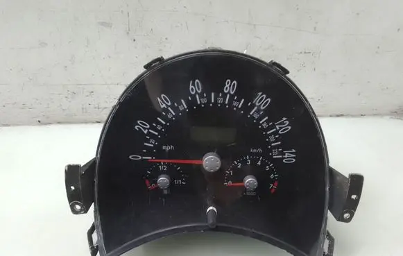Volkswagen New Beetle Speedometer (instrument cluster) 47032