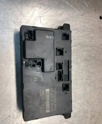 Mercedes-Benz E W211 Door control unit/module 2118701226 00401702 MGTC800SB