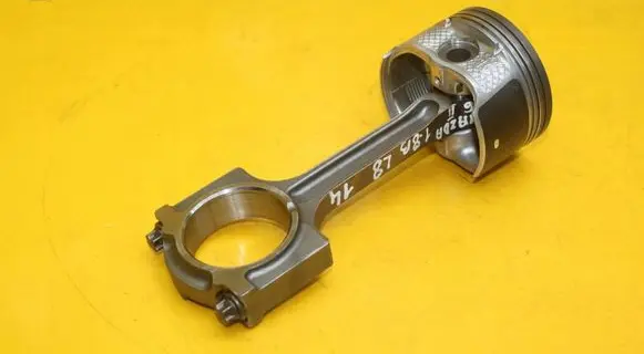 Mazda 6 Piston with connecting rod L801