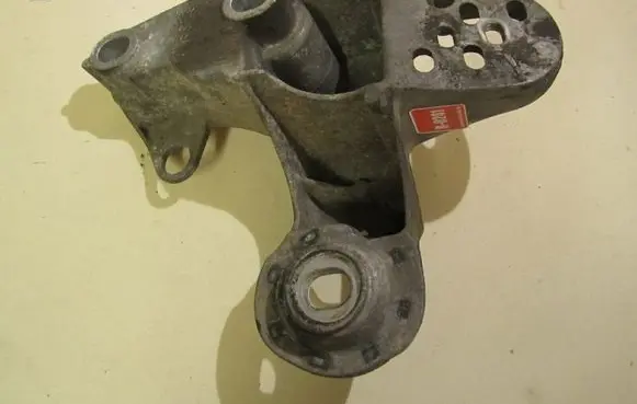 Audi A4 S4 B5 8D Gearbox mounting bracket 4B0199351