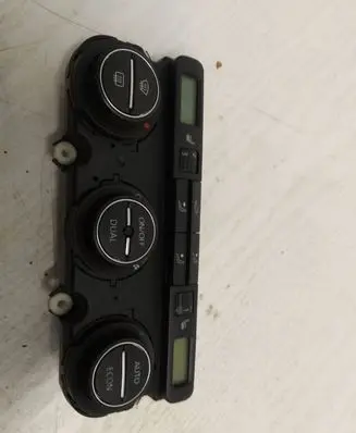 Volkswagen PASSAT B6 Climate control unit 74677532 0138C1