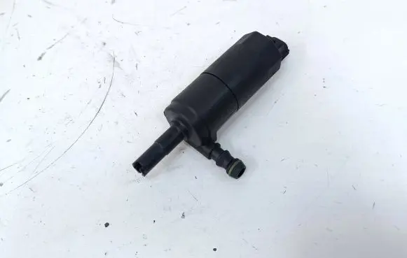 Ford Kuga I Windscreen/windshield washer pump 5W9313K082AA