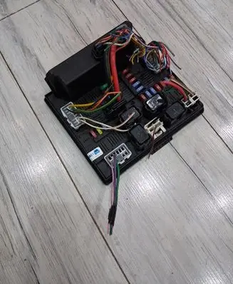 Renault Koleos I Fuse box set 284B60723R