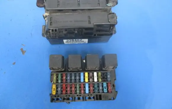 Nissan Terrano Fuse box set 243110E000