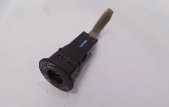 Passenger airbag on/off switch