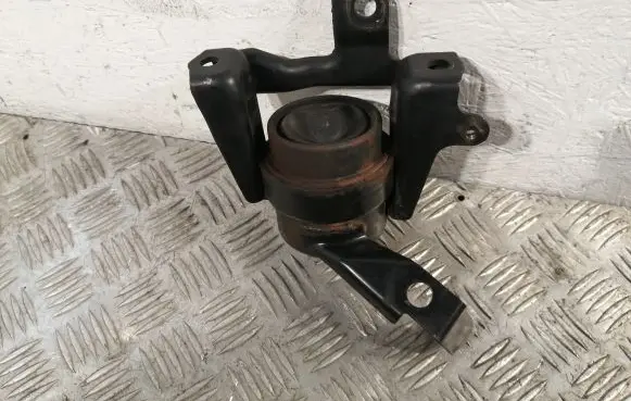 Toyota Corolla Verso AR10 Engine mount bracket 123050R040