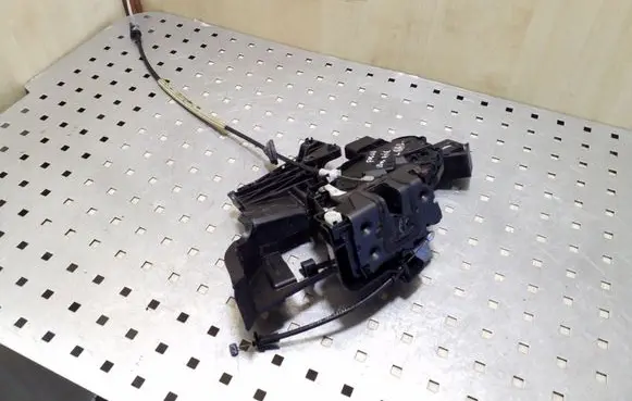 Ford Focus Rear door lock 4M5AA26413EE