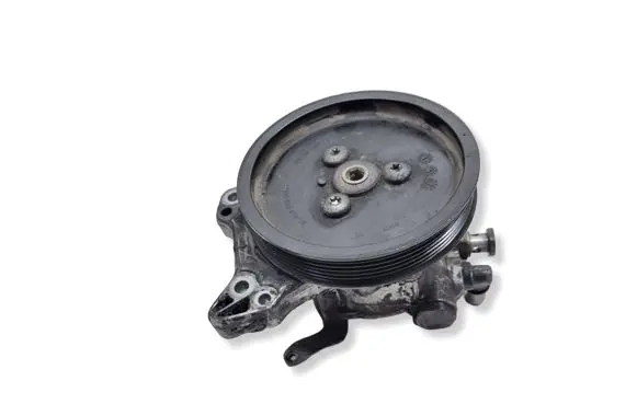 BMW 5 E60 E61 Power steering pump 6774698