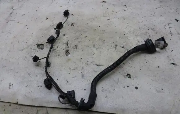 BMW 6 F12 F13 Fuel injector wires 8507994