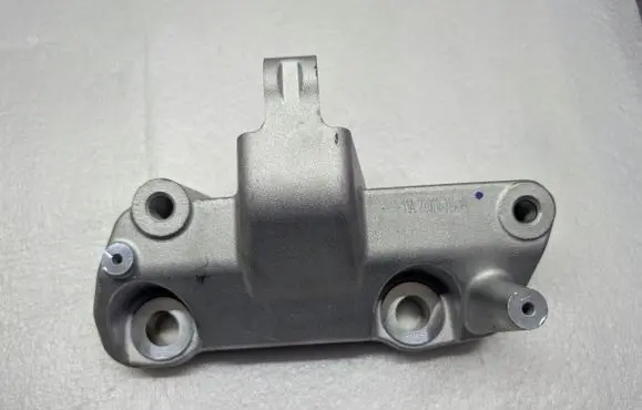 Volvo XC40 Engine mounting bracket 31686307