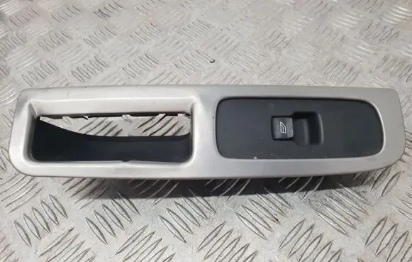 Volvo V50 Electric window control switch 30658448 8679669