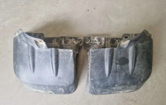 Mitsubishi L200 Rear mudguard MN117453 MN117454
