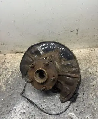 Toyota Corolla Verso AR10 Front wheel hub