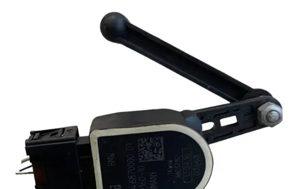 Headlight/headlamp level sensor