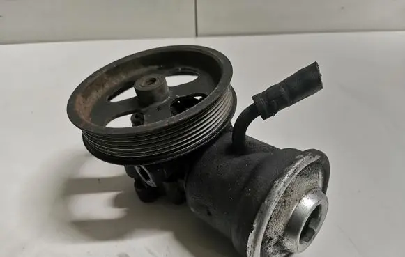 Toyota Avensis T250 Power steering pump