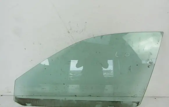 Audi A4 S4 B5 8D Front door window glass four-door 