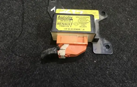 Renault Scenic I Airbag control unit/module 7700841176A 550383100