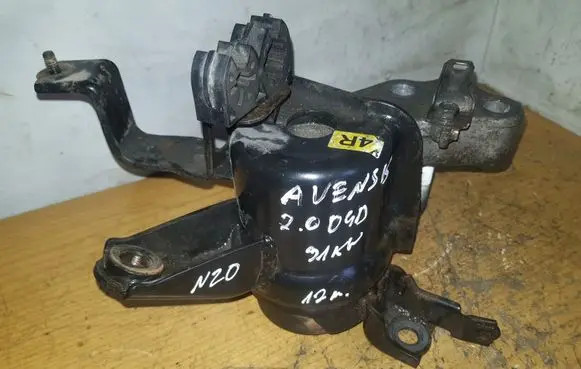 Toyota Avensis T270 Engine mount bracket