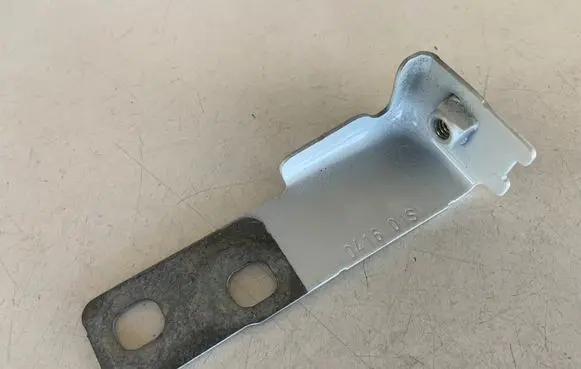Audi A4 S4 B9 Fender mounting bracket 8W0821433B