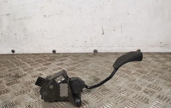 Toyota RAV 4 (XA40) Accelerator throttle pedal 12151722677 781100W050