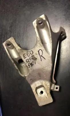 BMW 5 E60 E61 Engine mounting bracket 6770940