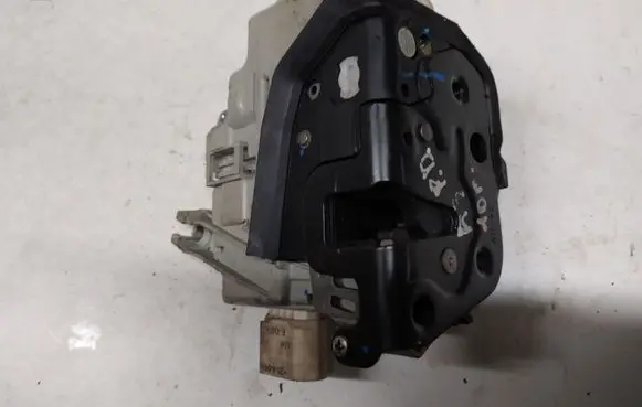 Audi A3 S3 A3 Sportback 8P Front door lock 4F2837016B