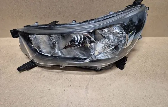 Toyota Hilux VIII Headlight/headlamp 811500KK60 923364030