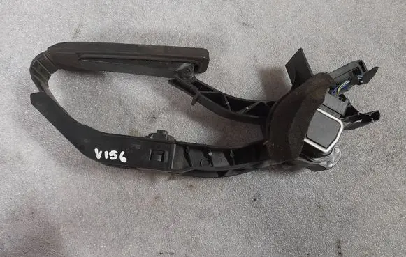 Mercedes-Benz E W211 Accelerator throttle pedal A2113000404 2113000404