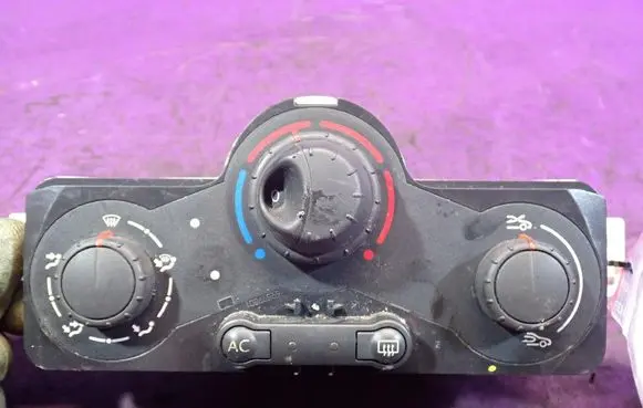 Renault Clio III Climate control unit 