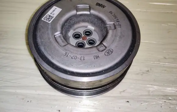 BMW 2 F45 Crankshaft pulley 8638614